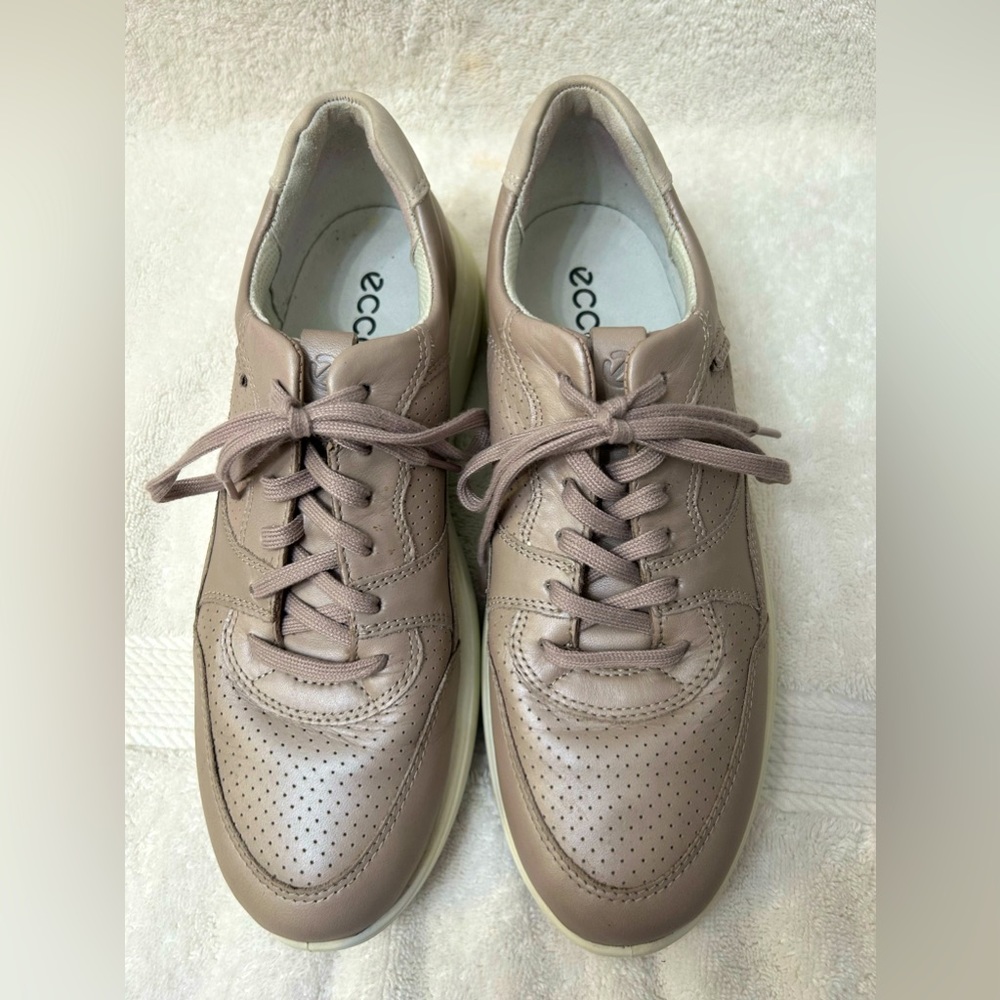 Ecco walking shoes in great neutral color! Worn once.
